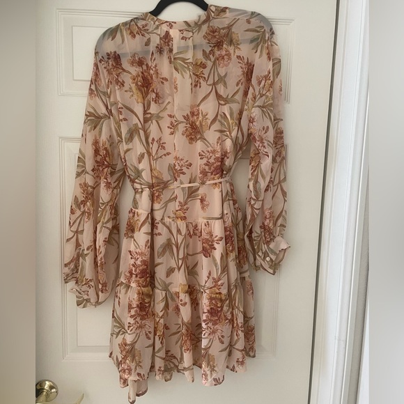 Flowy Floral Spring Dress! - Picture 4 of 4